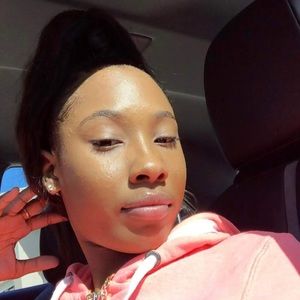 Meet your Posher, Celeste